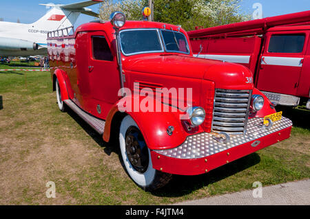 Le festival 'vieille voiture Fest 2015", a révélé un camion à incendie ZIS-150 modèle vintage Banque D'Images
