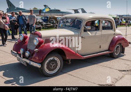 Le festival 'vieille voiture Fest 2015", a révélé une élégante Mercedes-Benz 170V (W136) modèle vintage Banque D'Images