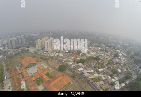 Manaus, 19/19/15 - La fumée des feux de forêt couvre Manaus, capitale de l'Amazonas. (Photo : Danilo Mello /Foto Amazonas) Banque D'Images