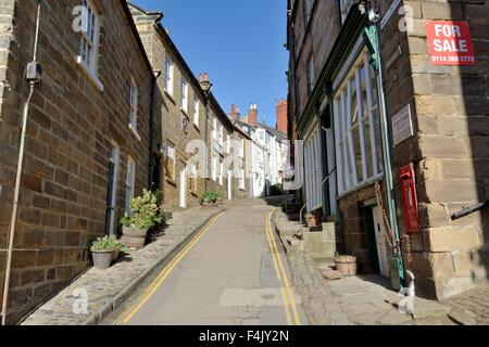 Chalets dans Kings Street Robin Hoods Bay North Yorkshire UK Banque D'Images