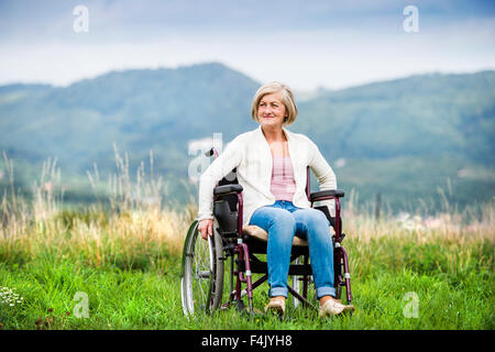 Woman in wheelchair Banque D'Images