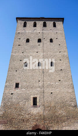 L'une des quatre tours de l'époque médiévale Ponts Couverts sur l'Ill dans le quartier de la Petite France de Strasbourg, ville France Banque D'Images