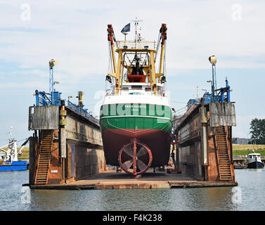 Texel Oudeschild Pays-bas chalutier cale sèche flottante port port chantier mer des Wadden Wadden Wad Banque D'Images