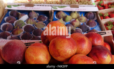 Des fruits frais à la vente, marché, Varsovie, Pologne Banque D'Images