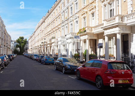 Bâtiments victoriens dans la rue résidentielle de Notting Hill, Kensington, West London Angleterre Royaume-Uni Banque D'Images