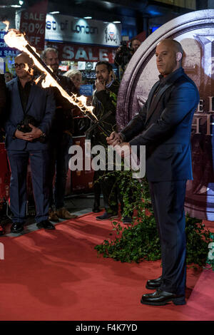 Londres, Royaume-Uni. 19 Oct, 2015. Vin Diesel arrive sur le tapis rouge pour la première européenne de "La dernière Witchhunter' le 19/10/2015 à l'Empire Leicester Square, Londres. Credit : Julie Edwards/Alamy Live News Banque D'Images