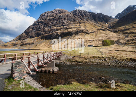 Moody Glencoe ; Glen Coe ; rivière ; Loch, Achtriochtan, Lochaber, Highland, Scotland, UK Banque D'Images