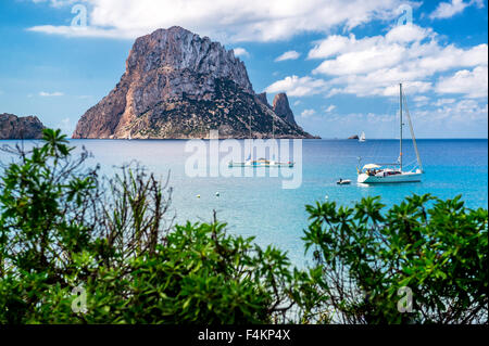 Vue pittoresque sur l'île mystérieuse de Es Vedra. Ibiza, Baléares. Espagne Banque D'Images