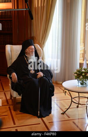 Athènes, Grèce. 19 Oct, 2015. Portrait du Patriarche oecuménique orthodoxe de Constantinople, Vartholomaios durant la visite au Premier Ministre grec Alexis Tsipras, dans hôtel particulier Maximou. © Dimitrios Karvountzis/ Pacific Press/Alamy Live News Banque D'Images