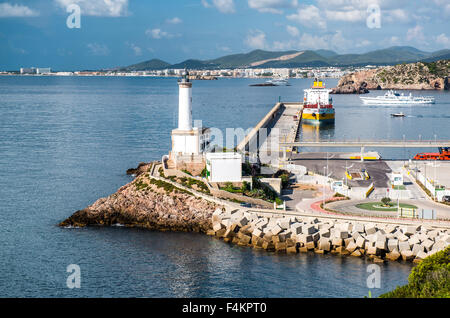 Phare et le port de la ville d'Ibiza, Baléares. Espagne Banque D'Images