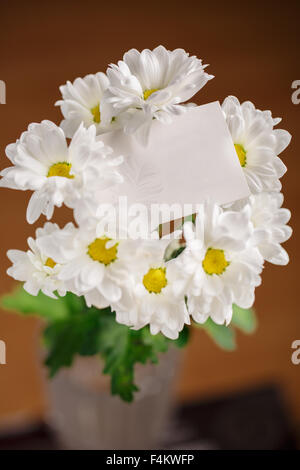 Carte de voeux vierge et de fleurs dans un vase Banque D'Images