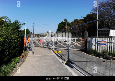 Hôtel Lutetia Sussex UK Le vendredi 09 octobre 2015 - Les résidants du village de Plumpton à Sussex sont fâchés avec Network Rail sur la fermeture de la traversée de chemin de fer dans le village . Network Rail fermé le passage à niveau qui a l'ancienne gates et signal fort pour commencer à travailler sur leur remplacement, mais ils sont des bâtiments classés Grade II et de Lewes District Council a rejeté leurs plans en raison de remplacer les portes causerait trop de mal . Banque D'Images