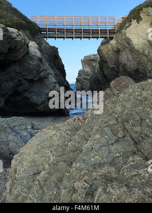 Pont de l'île de Porth Watergate Bay et plage de Whipsiderry Newquay Cornwall Banque D'Images