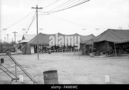 Tentes lors d'une Première Division d'infanterie, camp de base en 1965 pendant la guerre du Vietnam. Banque D'Images