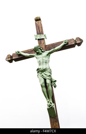 Jésus sur la croix statue sur une croix en bois Banque D'Images