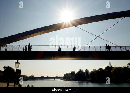 Le Hoge Brug, piéton et cycle pont qui enjambe la rivière de la Meuse, meuse, Maastricht, Limbourg, Pays-Bas. Banque D'Images