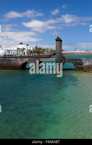 Puente de las Bolas (Pont des balles) pont-levis Arricife capitale de Lanzarote, îles Canaries, Espagne. Banque D'Images