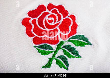 Londres, Royaume-Uni - 19 octobre 2015 : la rose rouge brodé sur une Angleterre Rugby Shirt, le 19 octobre 2015. Banque D'Images