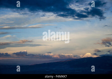 Cayambe en fin d'après-midi la lumière Banque D'Images