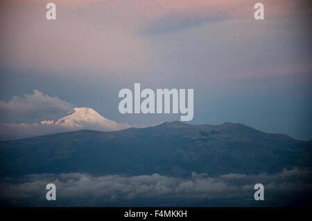 Cayambe au crépuscule Banque D'Images