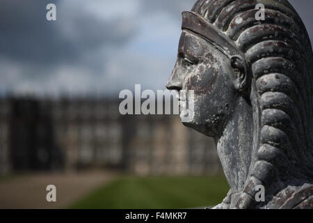 Un close-up, portrait d'une belle sculpture égyptienne par Hopetoun House Banque D'Images