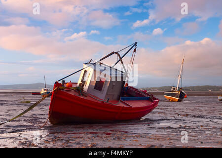 Bateaux de pêche dans la baie de Morecambe, Morecambe, Grande-Bretagne Banque D'Images