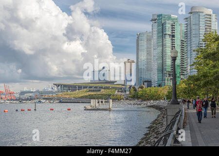 Skyline moderne du centre-ville de Vancouver et le Vancouver Convention & Exhibition Centre, British Columbia, Canada. Banque D'Images