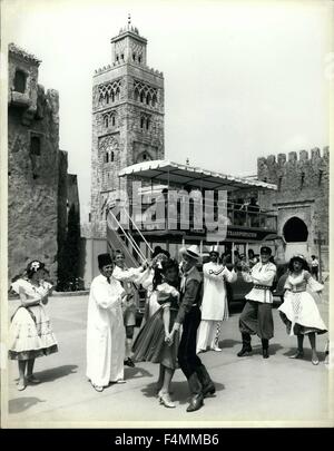 24 février 1952 - Le Maroc participe à world showcase : le riche patrimoine de la musique, les arts et la cuisine fine du Royaume du Maroc sera présenté lors de la nouvelle vitrine s'ouvre dans le Centre Epcot de Walt Disney World, à la mi-septembre. Septembre marque aussi le début d'une longue année WorldFest, série de festivals folkloriques dans le World Showcase. © Keystone Photos USA/ZUMAPRESS.com/Alamy Live News Banque D'Images