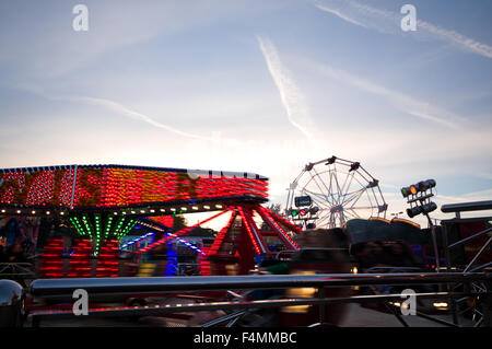 Chichester, West Sussex, Angleterre, 20 octobre 2015. Le voyage annuel Juste Sloe fête foraine, tenue à Northgate parking. Le salon a eu lieu à la même place depuis le début du xiie siècle. Crédit : Adam Manque/Alamy Live News Banque D'Images