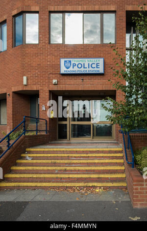 Lecture de Police, Thames Valley Police, Reading, Berkshire, England, GB, UK Banque D'Images