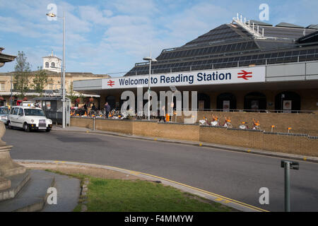 Principal centre de transport. La station de lecture est l'un des plus achalandés hubs ferroviaires en Grande-Bretagne, utilisé par près de 20 millions de passagers par an Banque D'Images