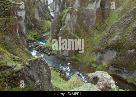 Le plus profond de la rivière Fjadra Fjadrargljufur Sudhurland, Canyon, de l'Islande. Banque D'Images