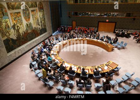 New York, USA. 20 Oct, 2015. Conseil de sécurité des Nations Unies tient sa sixième édition annuelle de débat ouvert sur les méthodes de travail au siège des Nations Unies à New York, États-Unis, 20 octobre 2015. Assemblée Générale des Nations unies (AGNU) Président Mogens Lykketoft a déclaré mardi qu'il continuera d'interagir avec le Conseil de sécurité sur le choix de l'organisme mondial de nouveau Secrétaire général. Credit : Muzi Li/Xinhua/Alamy Live News Banque D'Images