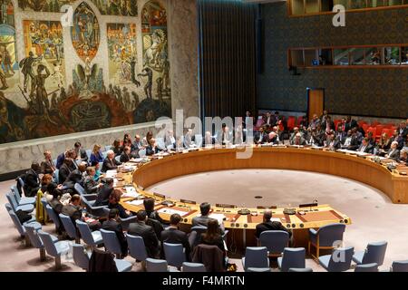 New York, USA. 20 Oct, 2015. Conseil de sécurité des Nations Unies tient sa sixième édition annuelle de débat ouvert sur les méthodes de travail au siège des Nations Unies à New York, États-Unis, 20 octobre 2015. Assemblée Générale des Nations unies (AGNU) Président Mogens Lykketoft a déclaré mardi qu'il continuera d'interagir avec le Conseil de sécurité sur le choix de l'organisme mondial de nouveau Secrétaire général. Credit : Muzi Li/Xinhua/Alamy Live News Banque D'Images