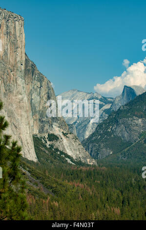 La Vallée Yosemite de vue de Tunnel, Yosemite NP, California, USA Banque D'Images