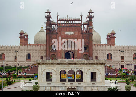 Entrée principale de l'historique mosquée Badshahi, Lahore, Pakistan Banque D'Images