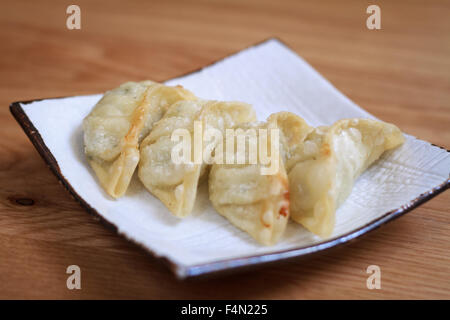 Boulettes de poulet frit / dim sum Banque D'Images