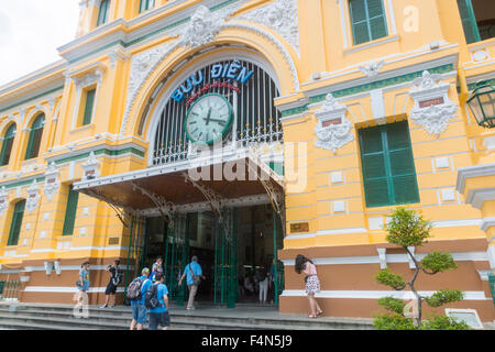 General Post Office construit entre 1886-1891 et est maintenant une attraction touristique dans le centre-ville de Ho Chi Minh, Vietnam Banque D'Images