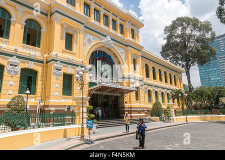 Bureau de poste général construit entre 1886-1891 et est maintenant une attraction touristique et un bureau de poste opérationnel dans le centre-ville de Ho Chi Minh, Vietnam, Asie Banque D'Images