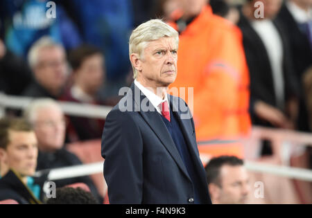 Londres, Grande-Bretagne. 20 Oct, 2015. L'entraîneur d'Arsenal Arsène Wenger montres pour l'UEFA Champions League Groupe F match entre Arsenal FC Bayern Munich et Londres à l'Emirates Stadium de Londres, Grande-Bretagne, 20 octobre 2015. Photo : Tobias Hase/dpa/Alamy Live News Banque D'Images