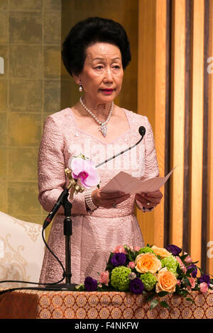 Tokyo, Japon. 21 Oct, 2015. La princesse Hanako Hitachi du Japon parle au cours de la cérémonie de remise du 27e prix Praemium Imperiale le 21 octobre 2015, Tokyo, Japon. Le prix Praemium Imperiale sont un prix des arts global décerné chaque année depuis 1989 par la Japan Art Association dans cinq disciplines (peinture, sculpture, architecture, musique et théâtre/film). Credit : Rodrigo Reyes Marin/AFLO/Alamy Live News Banque D'Images