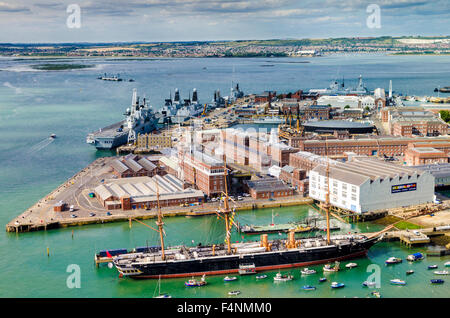 Vue aérienne du chantier naval historique de Portsmouth. Hampshire. Banque D'Images