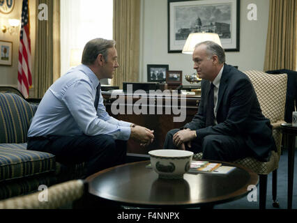 Château de cartes est une série télévisée américaine créée et produite par Beau Willimon. C'est une adaptation de la BBC, la mini-série du même nom et est basé sur le roman de Michael Dobbs. Cette photo est pour un usage éditorial uniquement et est l'auteur de la société film et/ou le photographe attribué par le film ou la société de production et ne peut être reproduite que par des publications dans le cadre de la promotion du film ci-dessus. Un crédit obligatoire pour l'entreprise de film est nécessaire. Le photographe devrait également être portés lorsqu'il est connu. Banque D'Images