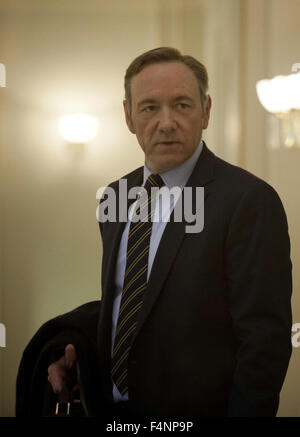 Château de cartes est une série télévisée américaine créée et produite par Beau Willimon. C'est une adaptation de la BBC, la mini-série du même nom et est basé sur le roman de Michael Dobbs. Cette photo est pour un usage éditorial uniquement et est l'auteur de la société film et/ou le photographe attribué par le film ou la société de production et ne peut être reproduite que par des publications dans le cadre de la promotion du film ci-dessus. Un crédit obligatoire pour l'entreprise de film est nécessaire. Le photographe devrait également être portés lorsqu'il est connu. Banque D'Images