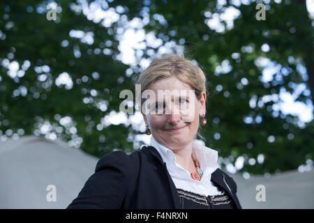 Cressida Cowell, l'anglais pour l'auteur, connu pour le roman série, How to Train Your Dragon, à l'Edinburgh International Book Festival 2015. Edimbourg, Ecosse. 29 août 2015 Banque D'Images