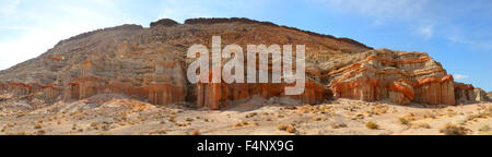 Vue panoramique de certaines des formations rocheuses dans la région de Red Rock de Californie Banque D'Images