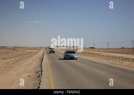 'Route solitaire à travers le ''vide'', 'ar-Rub Al Khali, Oman' Banque D'Images