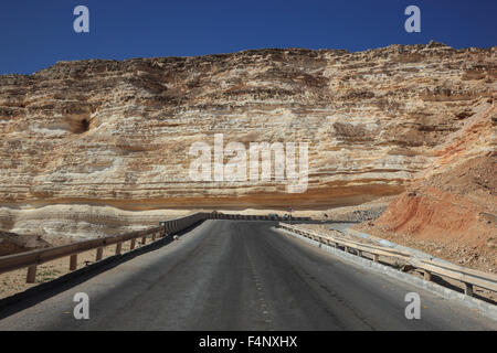 Street pour le paysage du nord du Dhofar, Oman Banque D'Images