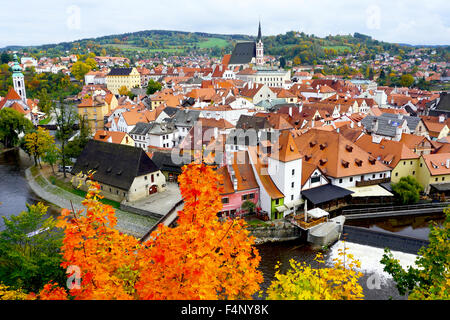 Points de Cesky Krumlov ville vieille ville et rivière en automne Banque D'Images