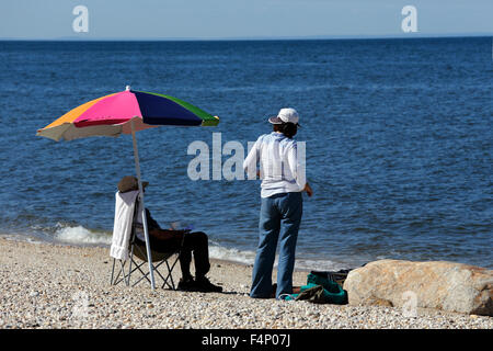 Vieux couple on beach Long Island New York Banque D'Images